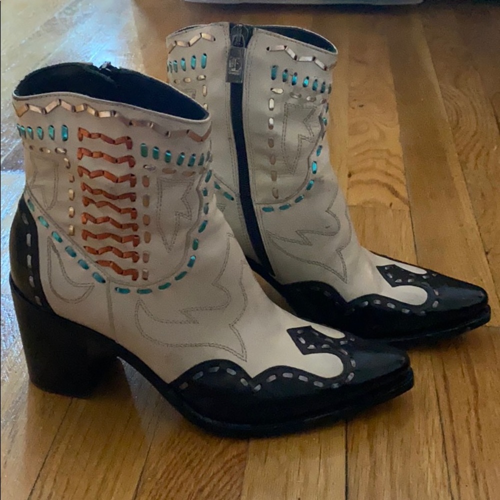 JO GHOST LIGHTLY WORN COWGIRL BOOTS!